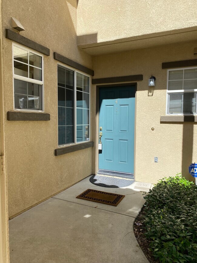 Building Photo - 638 Sumner Way