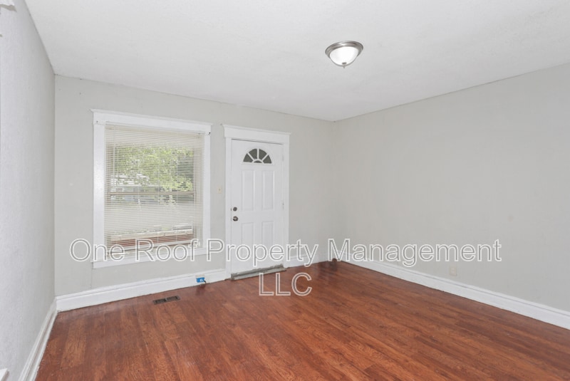 Primary Photo - 3228-3230 E 8th St