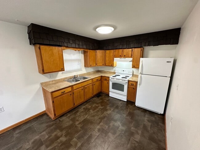 Building Photo - 3028 Meadowview Dr