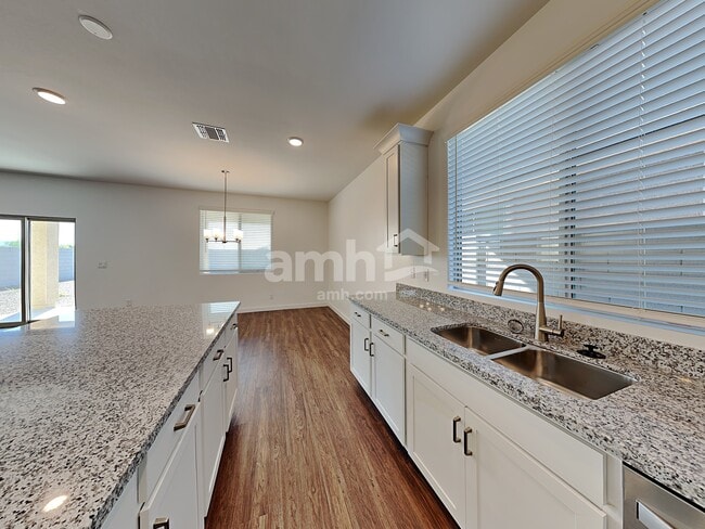 Foto del edificio - 4308 S 105th Dr