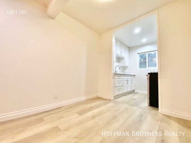 Building Photo - 1602 Winona Blvd Los Angeles, CA 90027