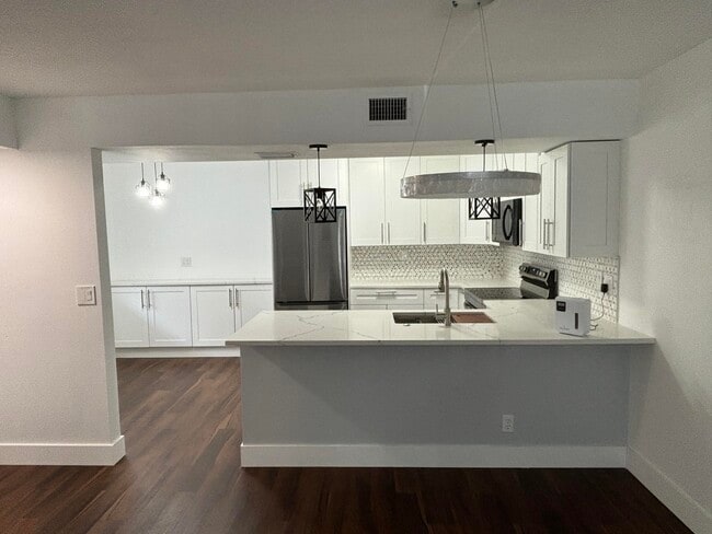 Building Photo - 7690 Tahiti Ln