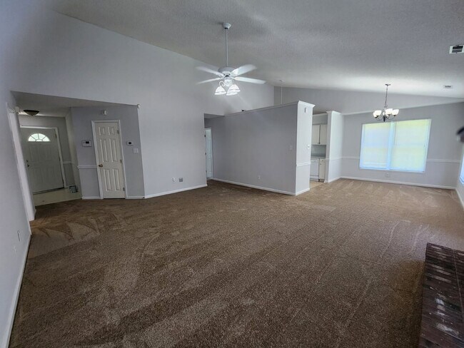 Foto del edificio - 210 Rivershore Dr