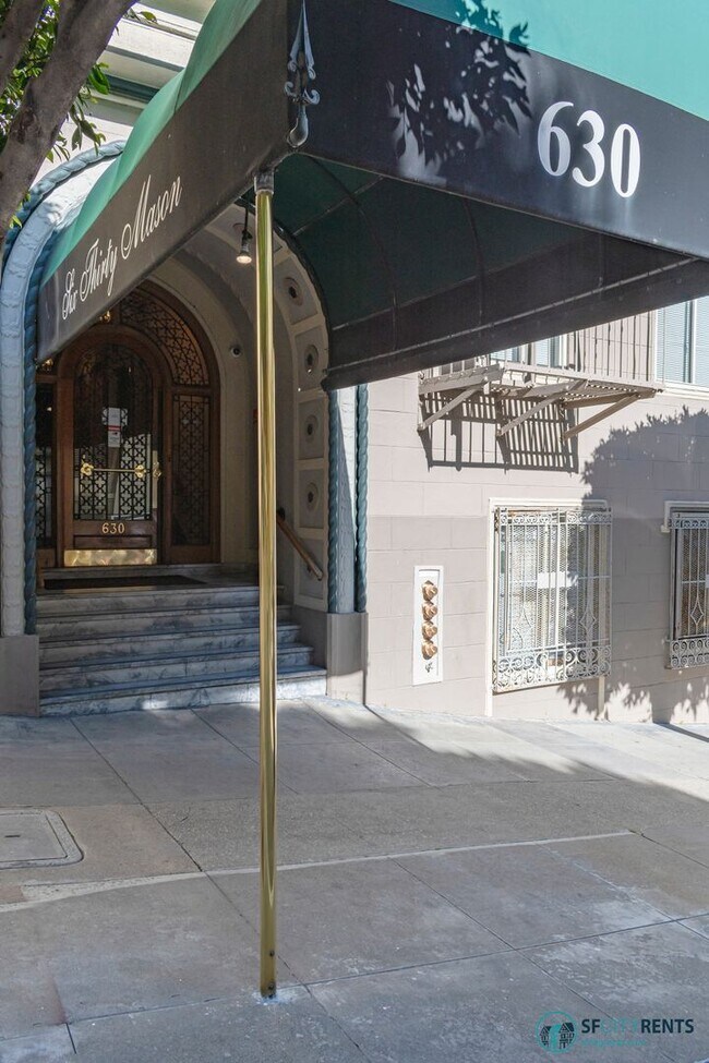 Building Photo - Union Square: Remodeled 1 Bed 1 Bath Corne...