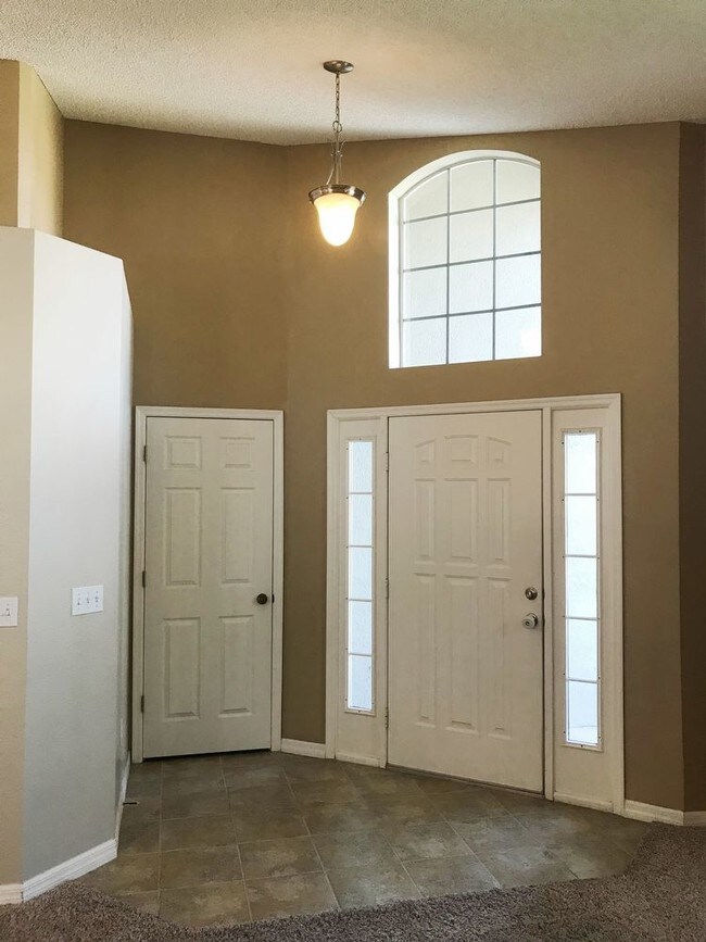 Building Photo - 941 Maple Creek Dr