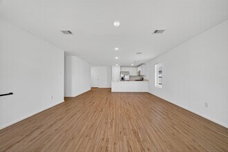 Building Photo - 27130 Breakaway Ln