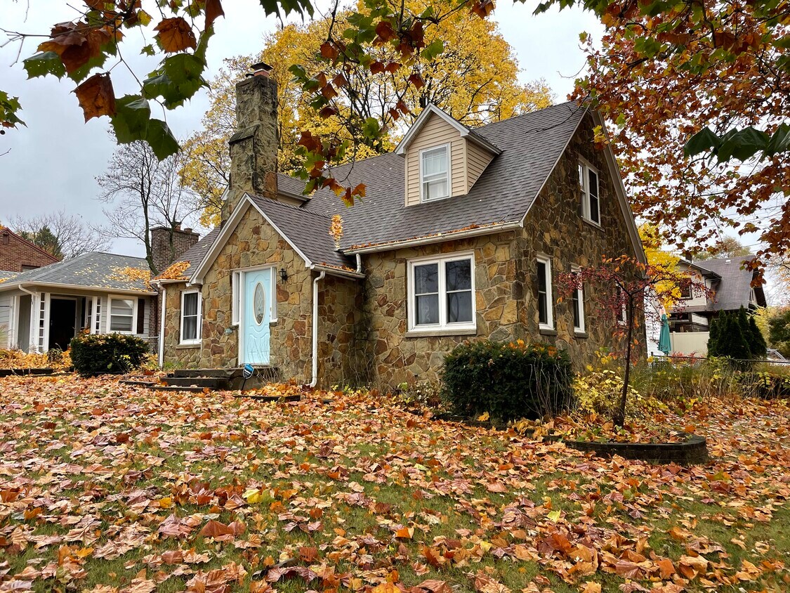 54 Emmett St E, Battle Creek, MI 49017 House Rental in Battle Creek