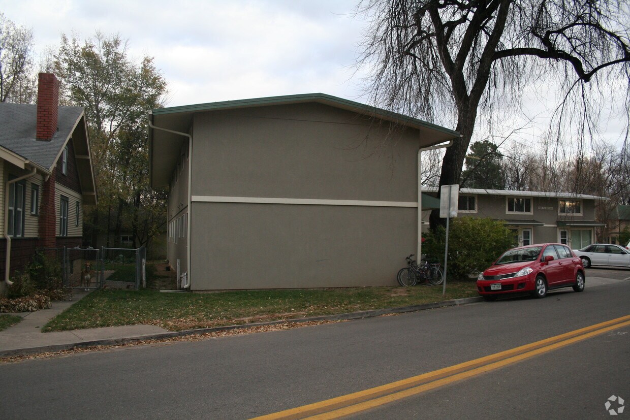 Foto del edificio - 120-124 S Bryan Ave