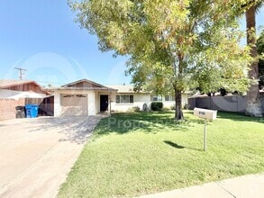 Building Photo - 910 N Wedgewood Dr