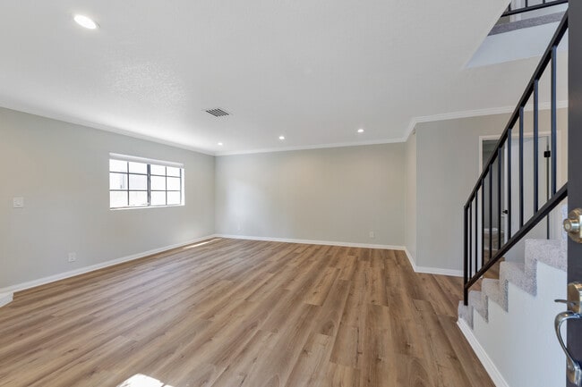 #3 - 4509 Vista Del Monte Ave