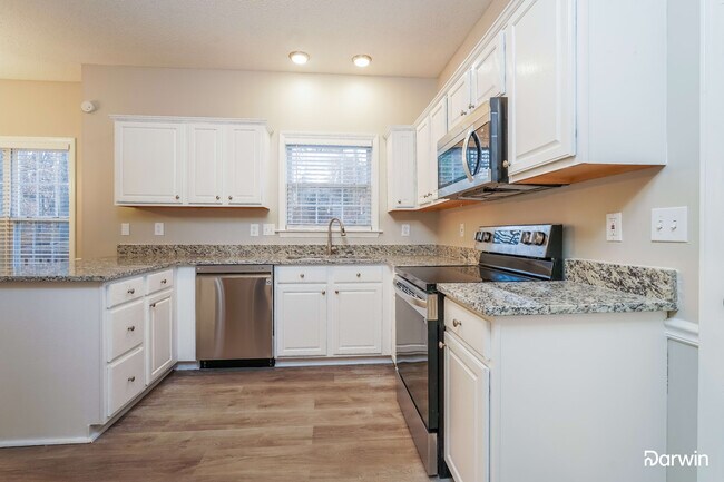 Foto del edificio - 1308 Salem Crossing Rd, Kernersville, NC 2...