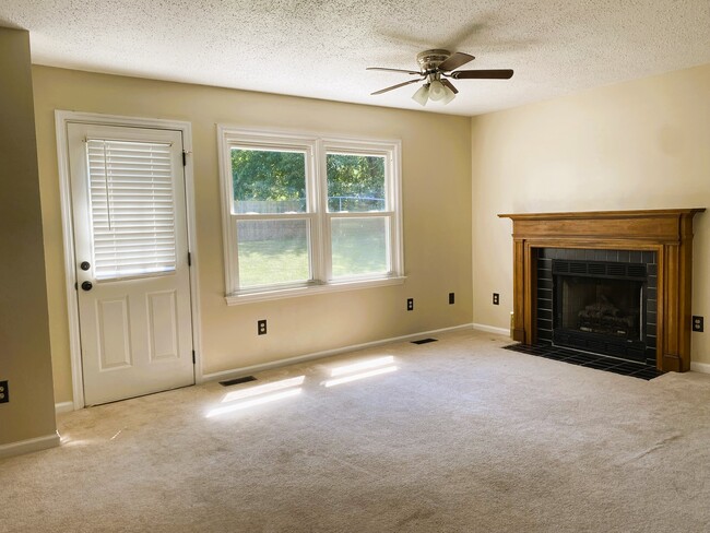 Building Photo - 3558 Winthrop Dr