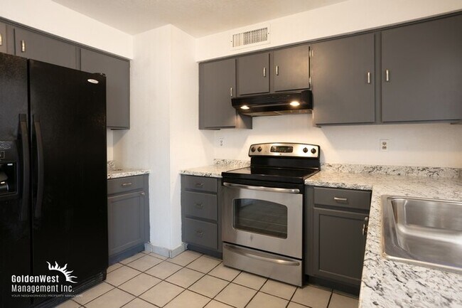 Building Photo - 2 bedroom 1 Bath home in Phoenix