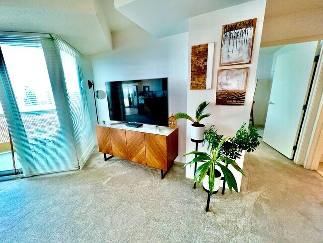 Foto del edificio - 1720 Maple Ave