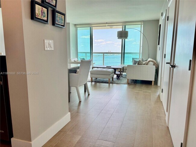 Building Photo - 1800 N Bayshore Dr