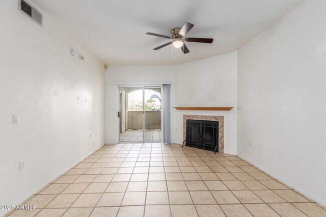 Foto del edificio - 10401 N 52ND St