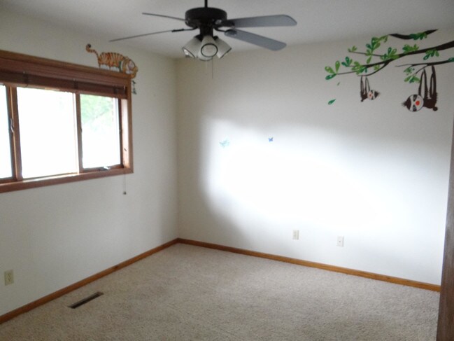 Building Photo - 1115 W Broadway