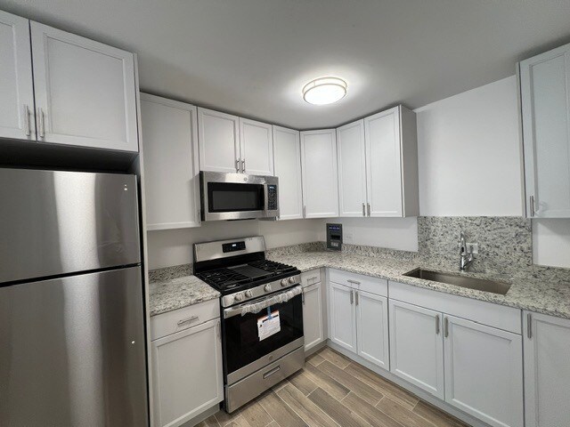 Foto del edificio - 2401 W Balmoral Ave