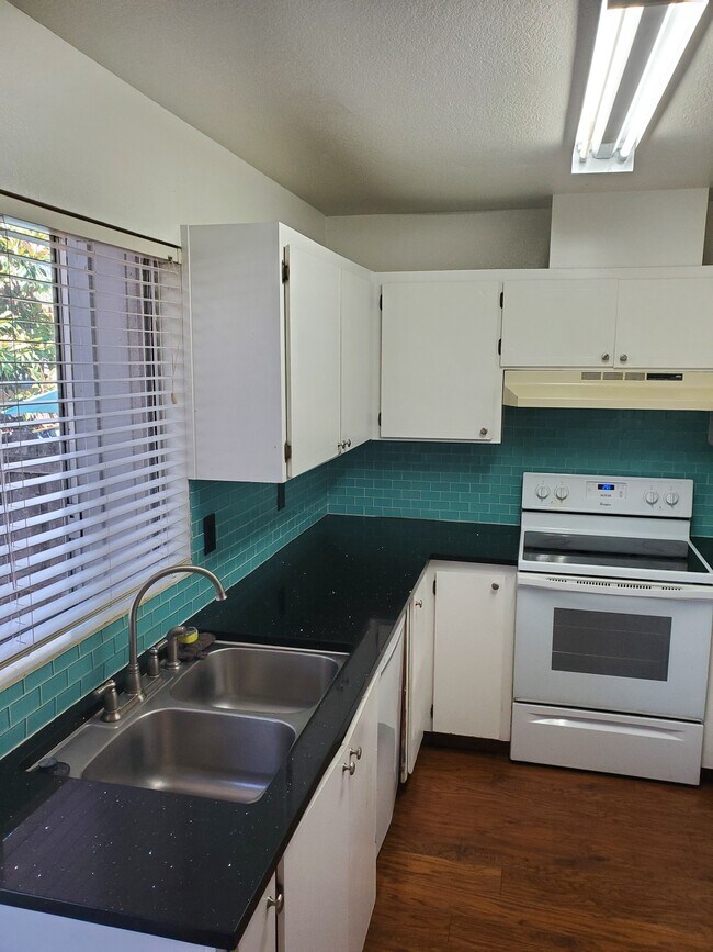 Kitchen with window on patio. - 1710 Oldfield Way