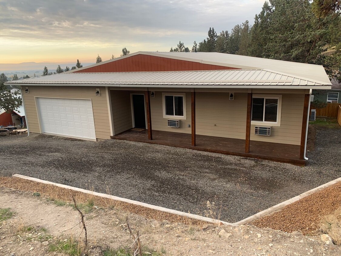 Primary Photo - Custom Home in Ochoco West - Water/Sewer I...