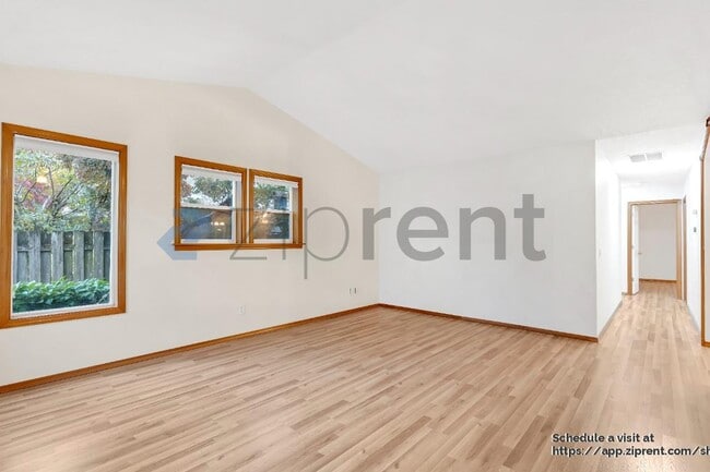 Building Photo - 9380 SW Sagert St