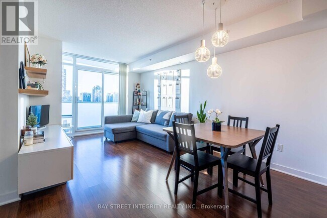 Photo du bâtiment - 5740 Yonge St