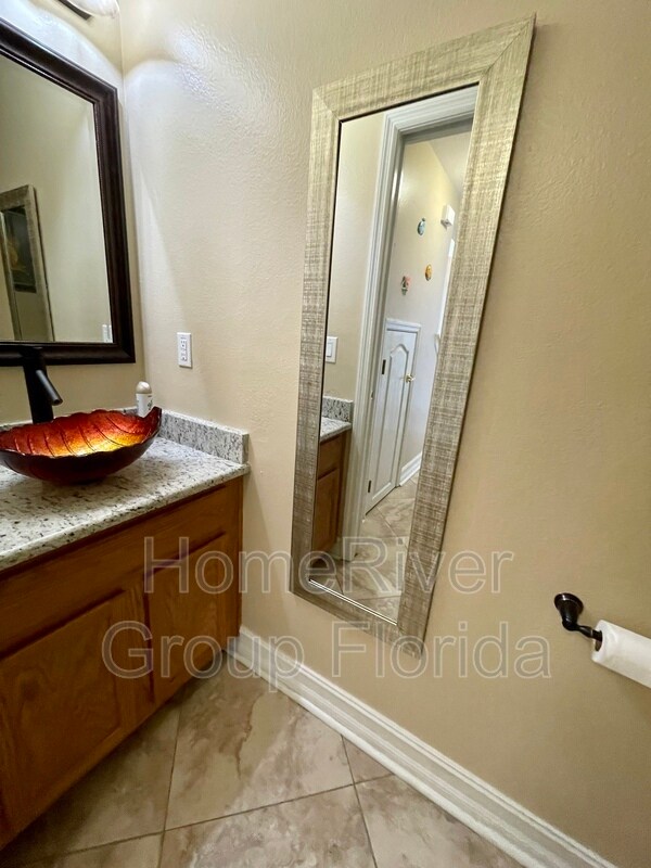 Foto del edificio - 25716 Bruford Blvd