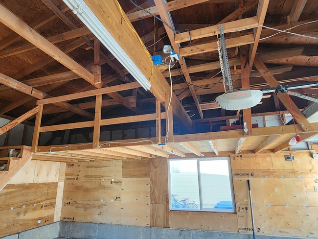 Building Photo - 4935 Chinook St