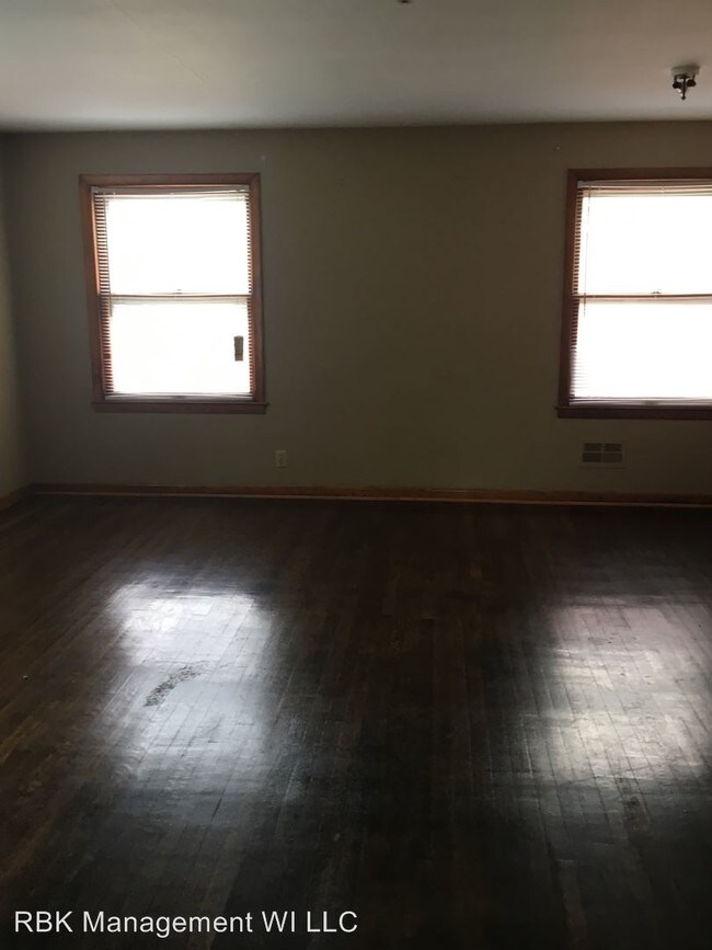 Building Photo - 5766 N 68th St