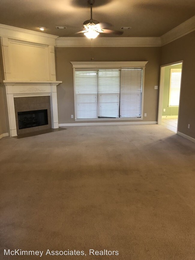 Foto del edificio - 4 br, 2 bath House - 9217 Wooded Acres Circle