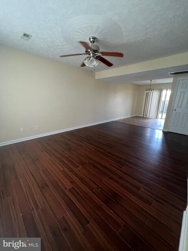 Foto del edificio - 28 Toad Stool Ln