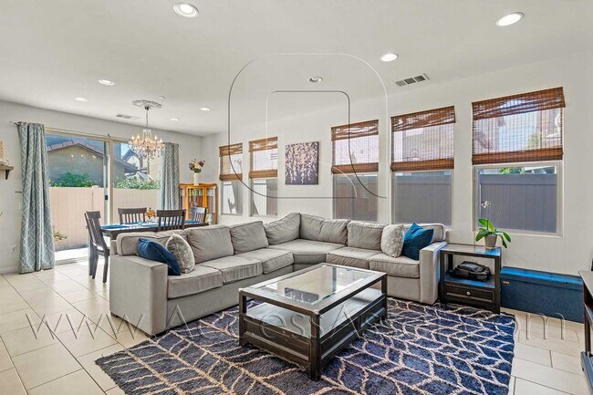 Building Photo - Charming 3 Bed/3 Bath Condo on Quiet Cul-d...