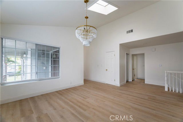 Foto del edificio - 719 W Mariposa Ave