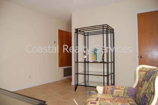 Building Photo - 207 Squirrel Haven Rd