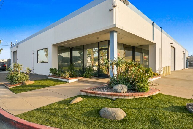 Foto del edificio - 2430 Cypress Way