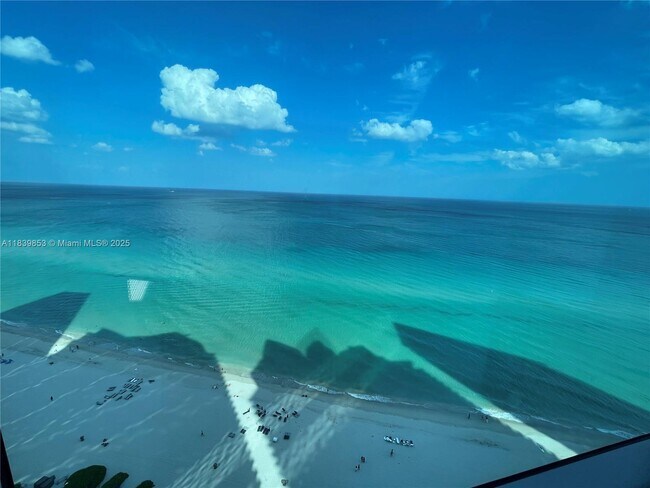 Foto del edificio - 17121 Collins Ave