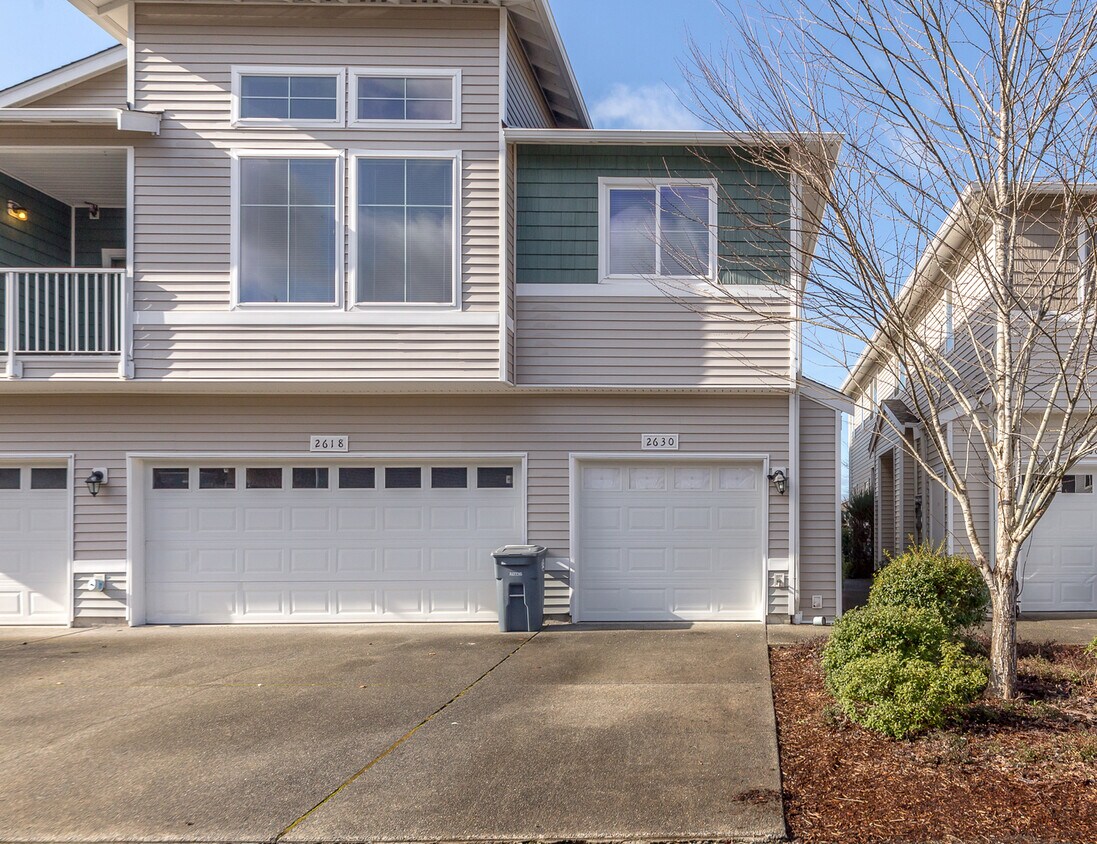 Foto principal - Low Maintenance Living 2 Bedroom Condo, Du...