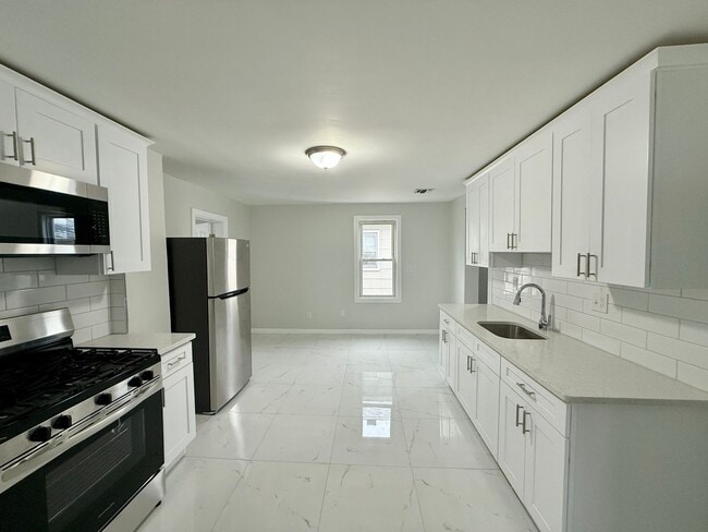 Building Photo - 21 Talmage Ave