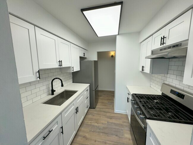 Foto del edificio - 4410 W 111th St