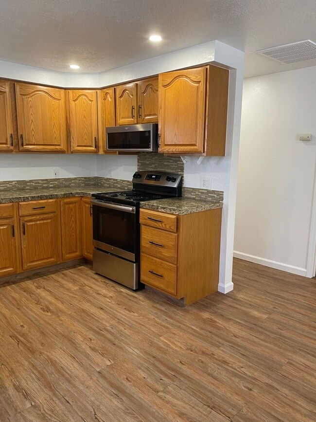 Building Photo - 1 Bedroom Home next to the Whitewater Park...