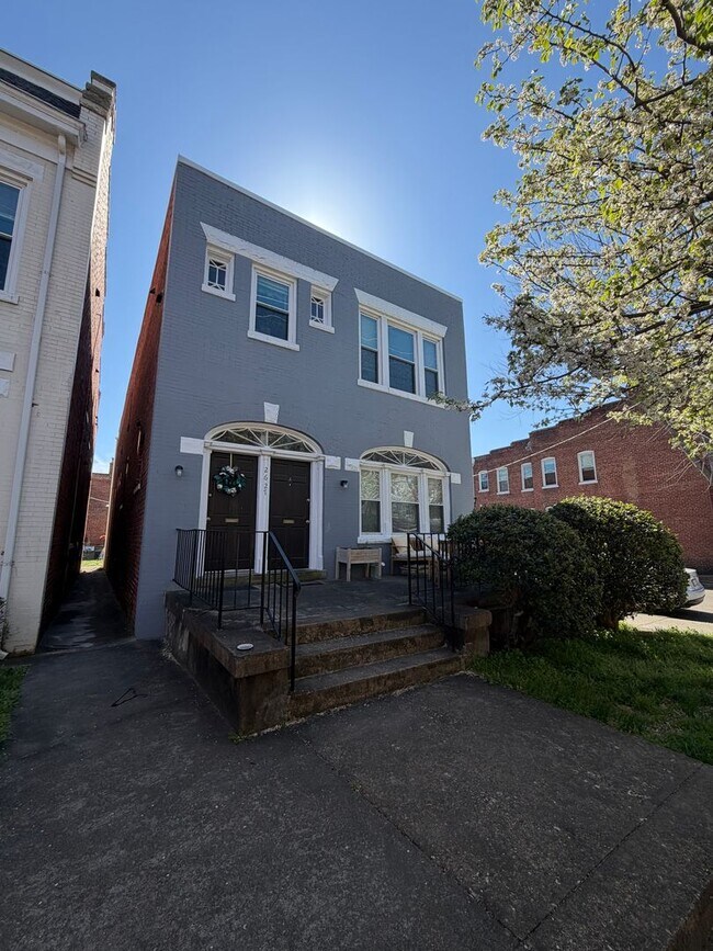 Foto del edificio - 2627 Floyd Ave