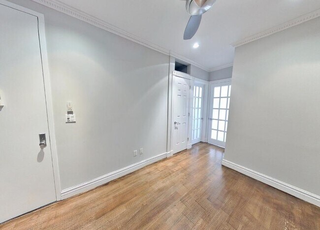 Building Photo - 321 W 16th ST