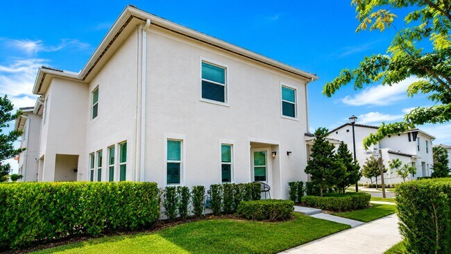 Foto del edificio - 16454 Helix Ct