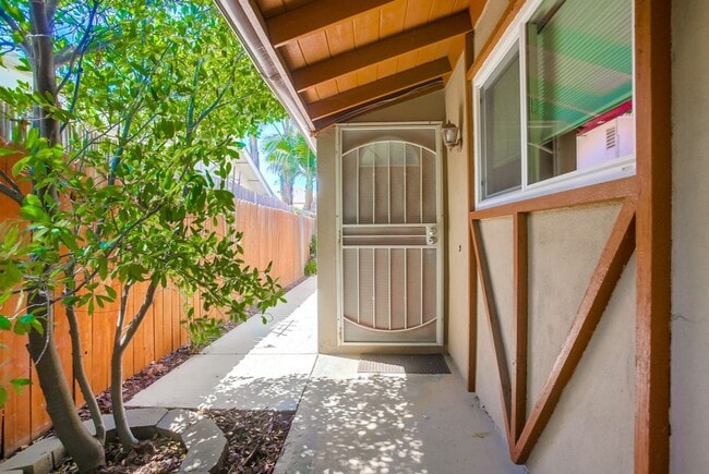 Building Photo - Single Story Duplex with Two Private Residences