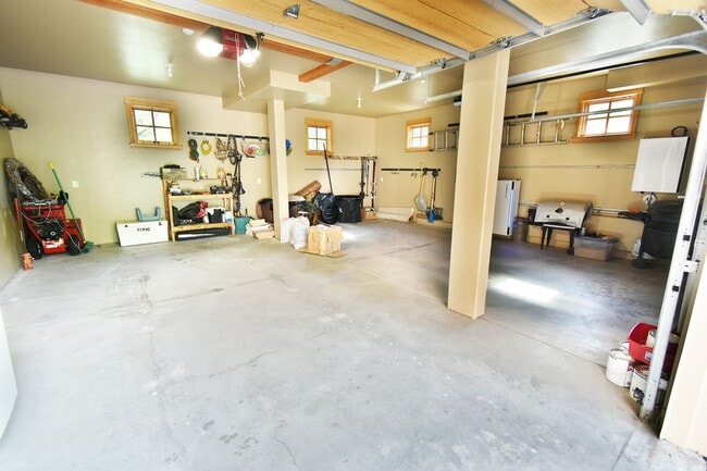 Building Photo - 13 Mallard Ln