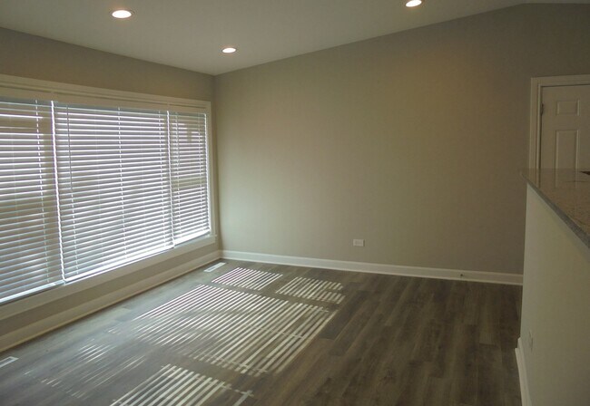 Foto del edificio - 18 W Green Meadows Blvd