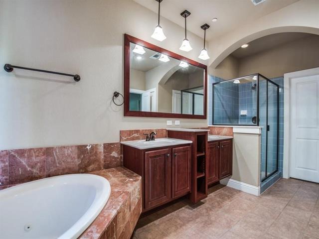 Foto del edificio - 932 Brook Forest Ln