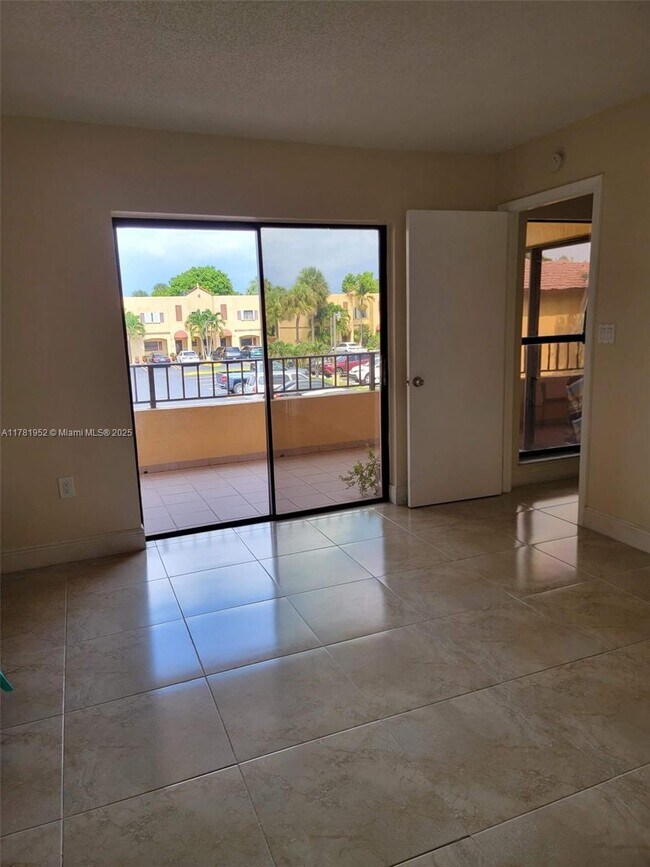 Foto del edificio - 10877 NW 7th St