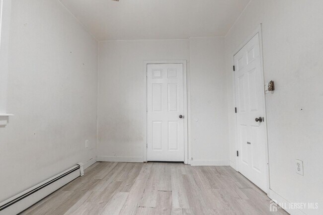 Foto del edificio - 253 Goldsmith Ave