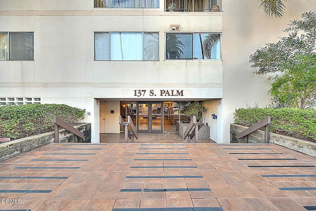 Building Photo - 137 S Palm Dr